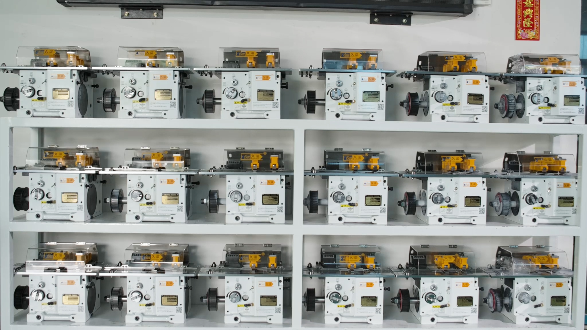 nc伺服送料機怎么控制沖床工作的？